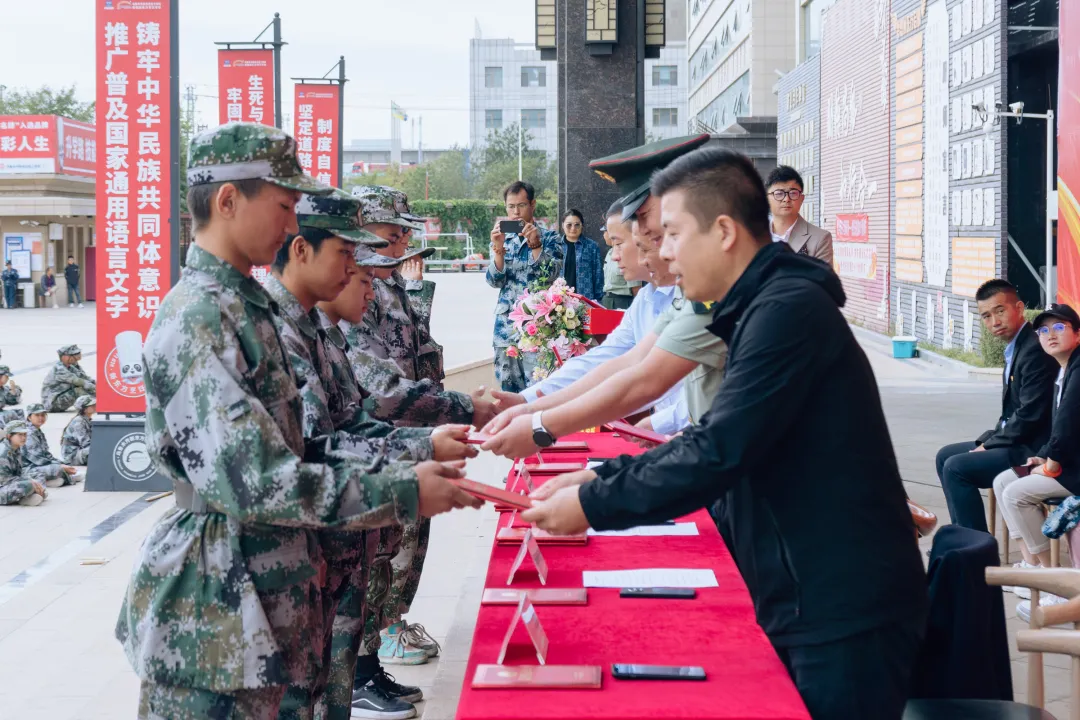 新疆新東方【軍訓匯演】“高燃”來襲，請檢閱！