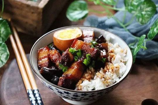 鹵肉飯